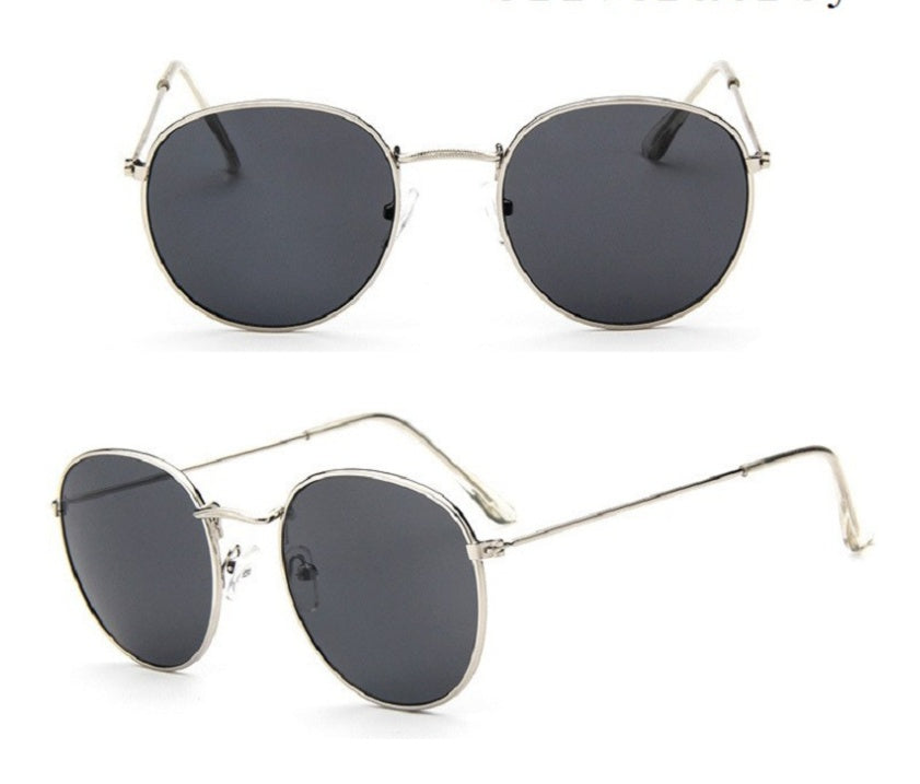 Vintage Glam: Retro Round Sunglasses - Infinite Findings